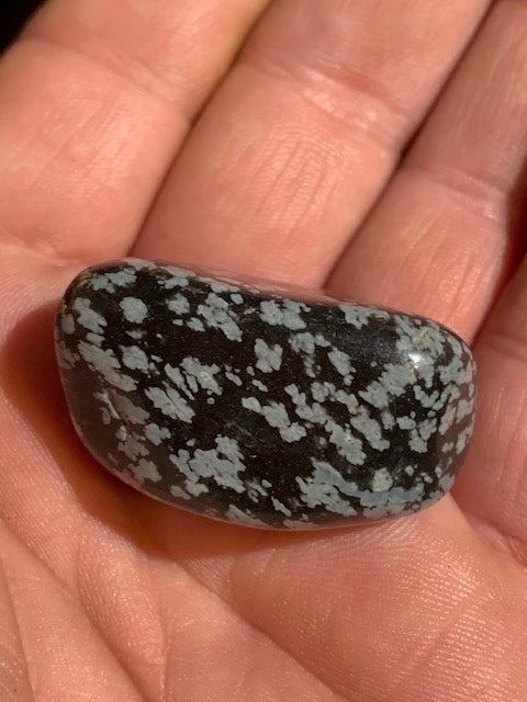 Obsidienne Neige / Flocon de neige - Pierre roulée - 39 x 23 x 21 - 27 gr.