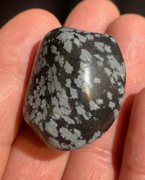 Obsidienne Neige / Flocon de neige - Pierre roulée - 39 x 23 x 21 - 27 gr.
