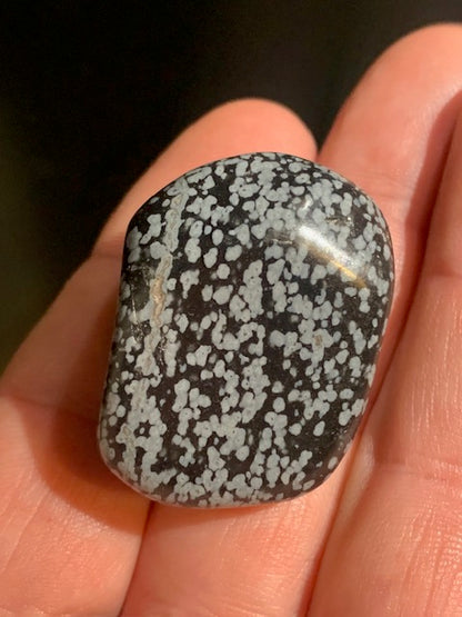 Obsidienne Neige / Flocon de neige - Pierre roulée - 37 x 26 x 21 - 28,3 gr.