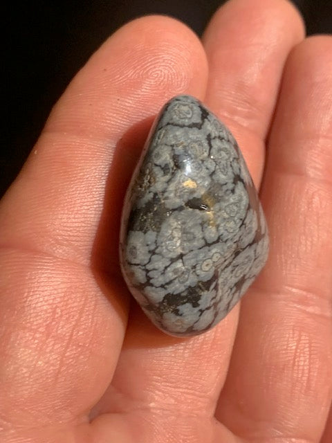 Obsidienne Neige / Flocon de neige - Pierre roulée - 35 x 29 x 16 - 16,3 gr.