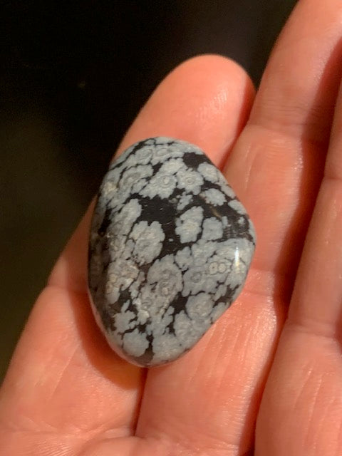 Obsidienne Neige / Flocon de neige - Pierre roulée - 35 x 29 x 16 - 16,3 gr.