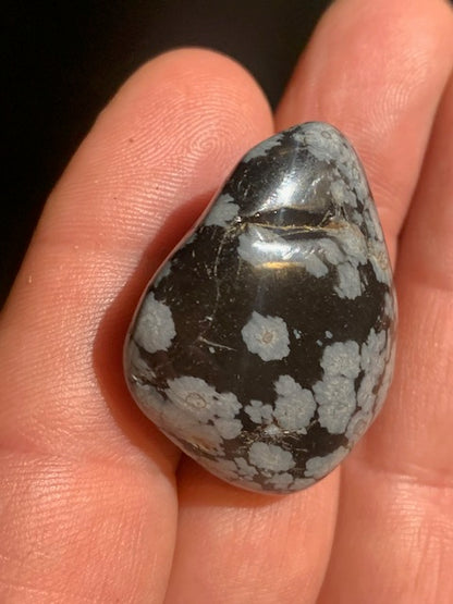 Obsidienne Neige / Flocon de neige - Pierre roulée - 35 x 29 x 16 - 16,3 gr.