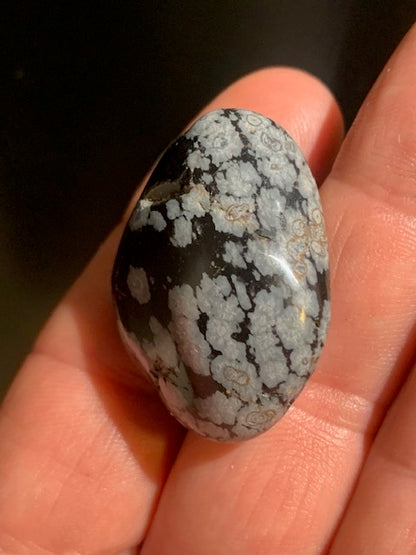 Obsidienne Neige / Flocon de neige - Pierre roulée - 35 x 29 x 16 - 16,3 gr.