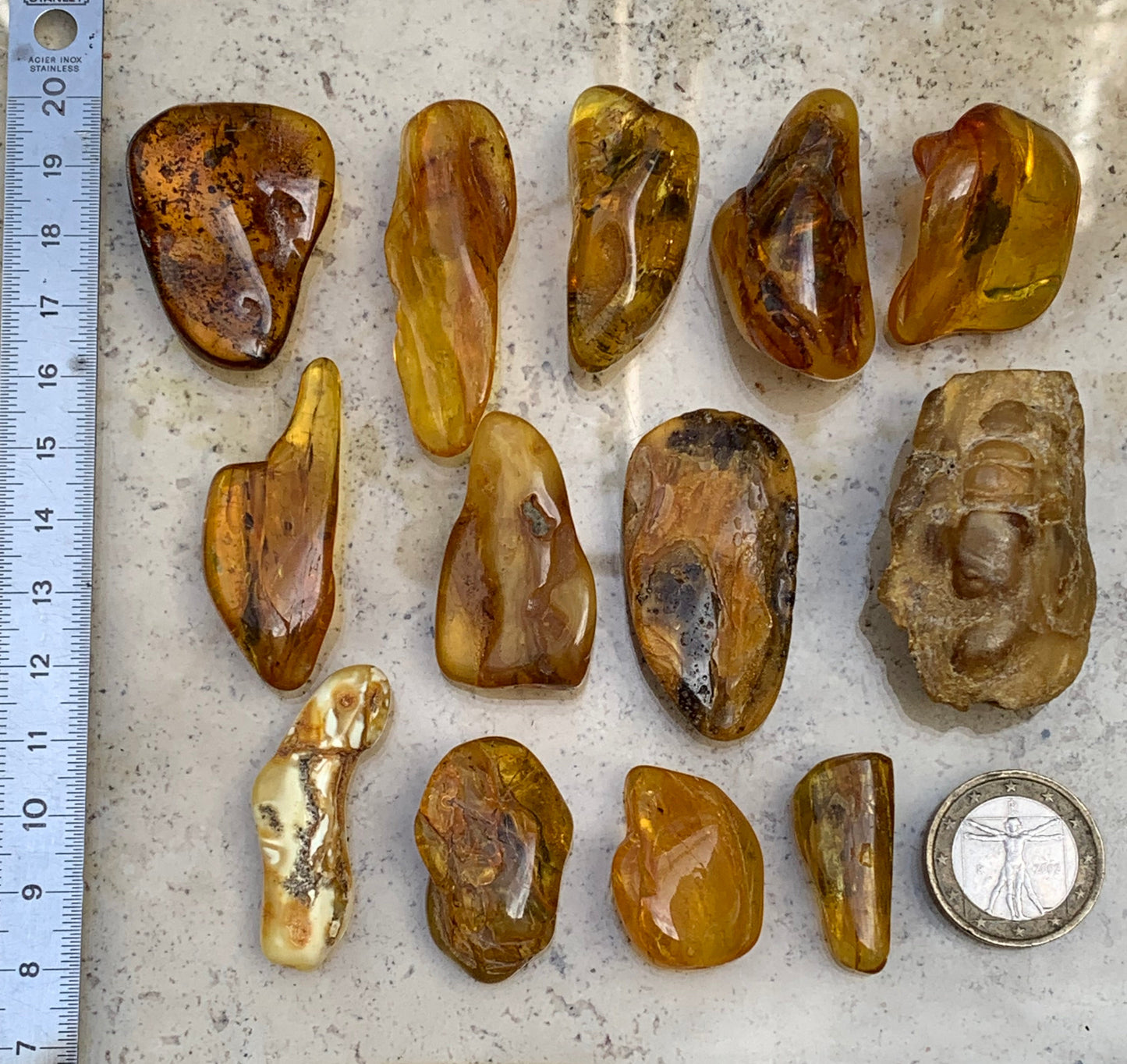 Ambre de Lituanie, sélection de spécimens roulés (polis), qualité extra. 40x25x15 mm en moyenne ! Parfait pour la bijouterie, collection...