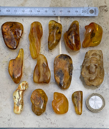 Ambre de Lituanie, sélection de spécimens roulés (polis), qualité extra. 40x25x15 mm en moyenne ! Parfait pour la bijouterie, collection...