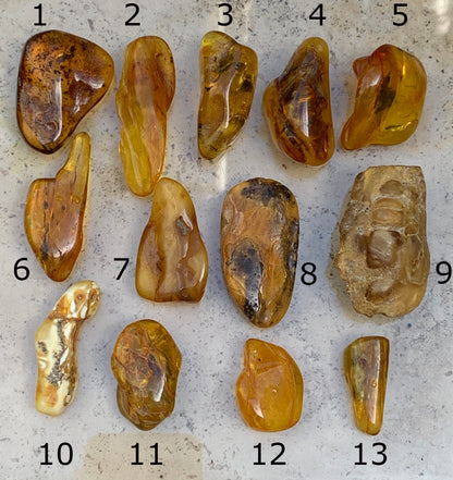 Ambre de Lituanie, sélection de spécimens roulés (polis), qualité extra. 40x25x15 mm en moyenne ! Parfait pour la bijouterie, collection...