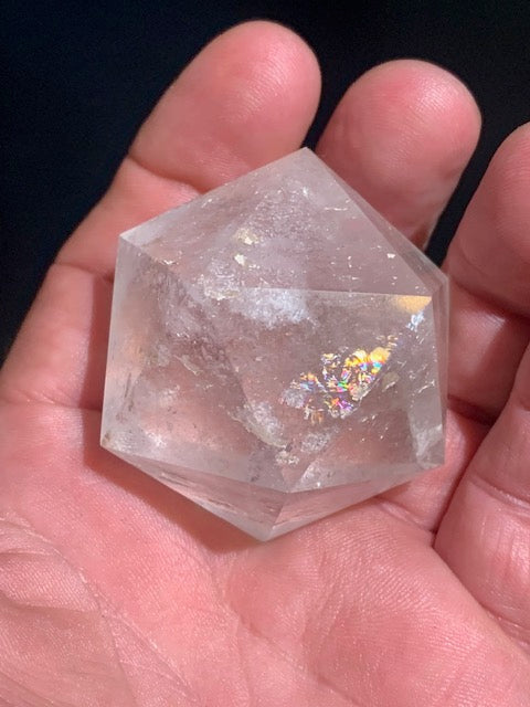 Icosaèdre en cristal de roche, un des cinq Solides de Platon - ± 51 x 42 mm/ 120,9 gr. - Qualité AA à AAA