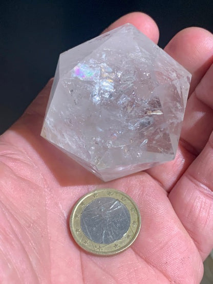 Icosaèdre en cristal de roche, un des cinq Solides de Platon - ± 55 x 45 mm/ 148,4 gr. - Qualité AA à AAA