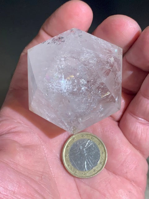 Icosaèdre en cristal de roche, un des cinq Solides de Platon - ± 55 x 45 mm/ 148,4 gr. - Qualité AA à AAA