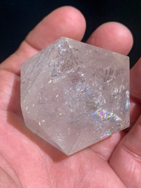 Icosaèdre en cristal de roche, un des cinq Solides de Platon - ± 54 x 43 mm/ 134,5 gr. - Qualité AA à AAA