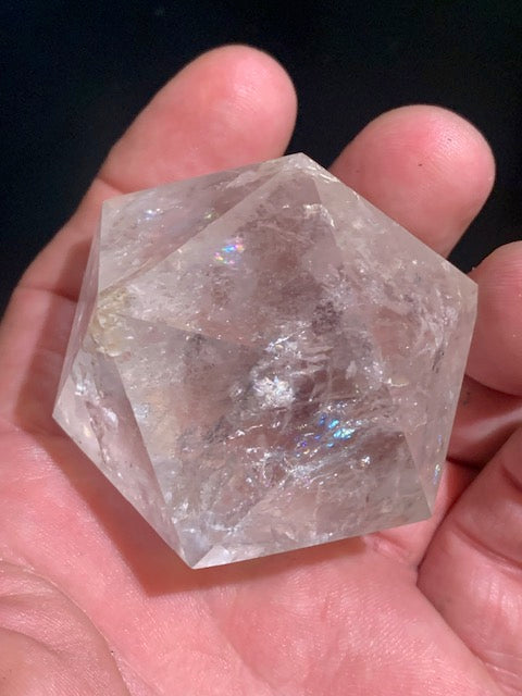 Icosaèdre en cristal de roche, un des cinq Solides de Platon - ± 55 x 46 mm/ 160,6 gr. - Qualité AA à AAA