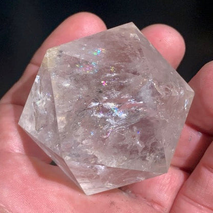 Icosaèdre en cristal de roche, un des cinq Solides de Platon - ± 55 x 46 mm/ 160,6 gr. - Qualité AA à AAA