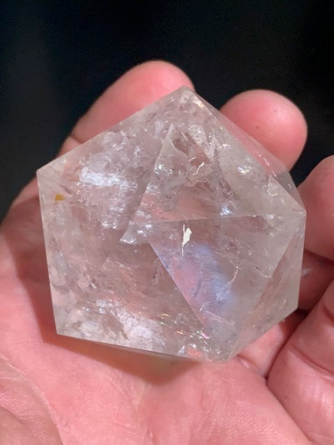 Icosaèdre en cristal de roche, un des cinq Solides de Platon - ± 55 x 46 mm/ 160,6 gr. - Qualité AA à AAA