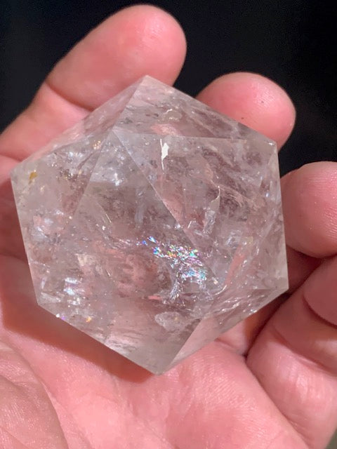 Icosaèdre en cristal de roche, un des cinq Solides de Platon - ± 55 x 46 mm/ 160,6 gr. - Qualité AA à AAA