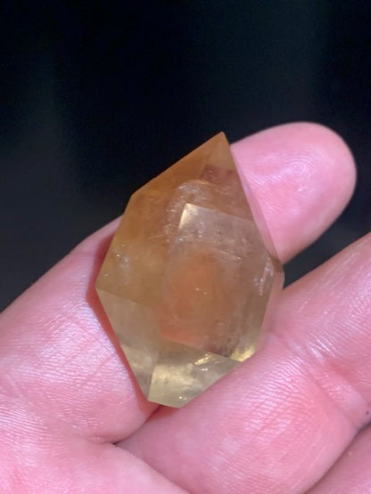 Citrine - Pointe polie bi-déterminée - 36 x 25 x 19 mm - 18,2 gr.