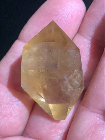 Citrine - Pointe polie bi-déterminée - 36 x 25 x 19 mm - 18,2 gr.