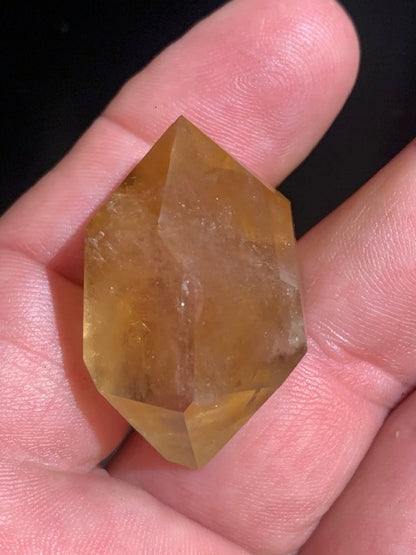 Citrine - Pointe polie bi-déterminée - 36 x 25 x 19 mm - 18,2 gr.