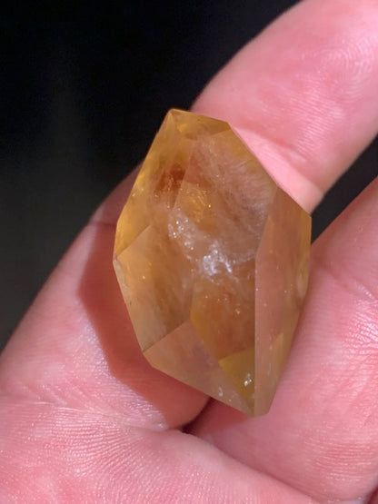 Citrine - Pointe polie bi-déterminée - 36 x 25 x 19 mm - 18,2 gr.