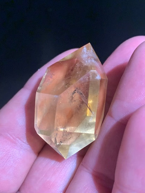 Citrine - Pointe polie bi-déterminée - 40 x 23 x 21 mm - 22,5 gr.