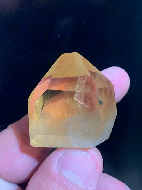 Citrine - Pointe/ Laser - 37 x 35 x 24 mm - 40,9 gr.
