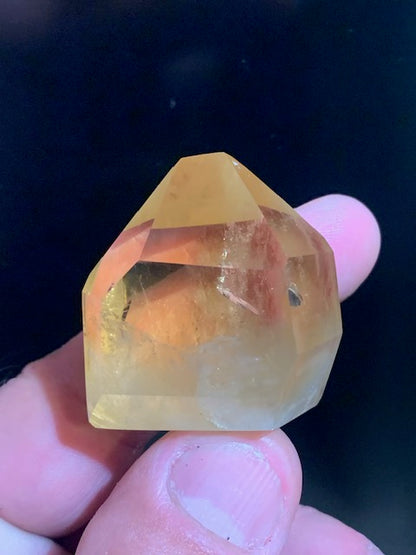 Citrine - Pointe/ Laser - 37 x 35 x 24 mm - 40,9 gr.