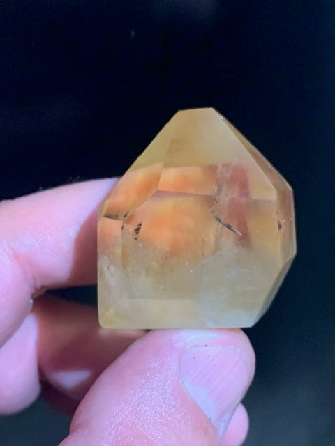 Citrine - Pointe/ Laser - 37 x 35 x 24 mm - 40,9 gr.
