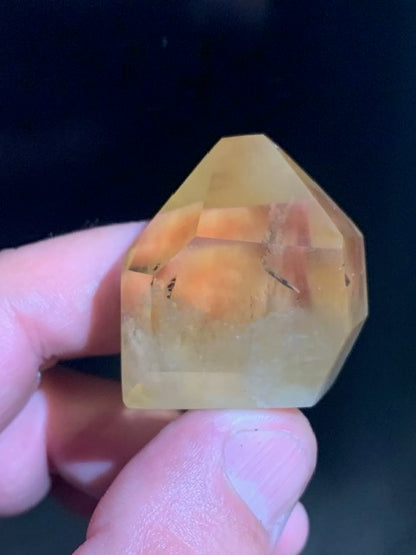 Citrine - Pointe/ Laser - 37 x 35 x 24 mm - 40,9 gr.