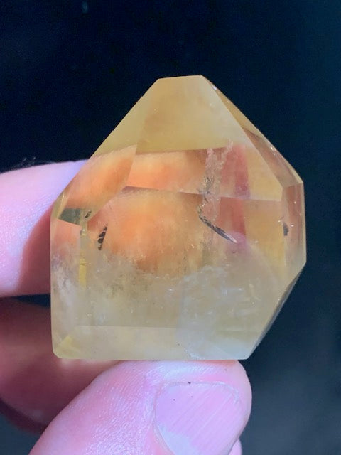 Citrine - Pointe/ Laser - 37 x 35 x 24 mm - 40,9 gr.