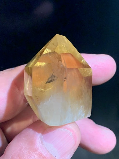 Citrine - Pointe/ Laser - 37 x 35 x 24 mm - 40,9 gr.