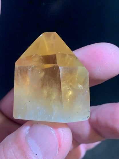 Citrine - Pointe/ Laser - 37 x 35 x 24 mm - 40,9 gr.