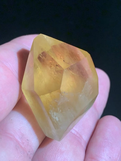 Citrine - Pointe/ Laser - 37 x 35 x 24 mm - 40,9 gr.
