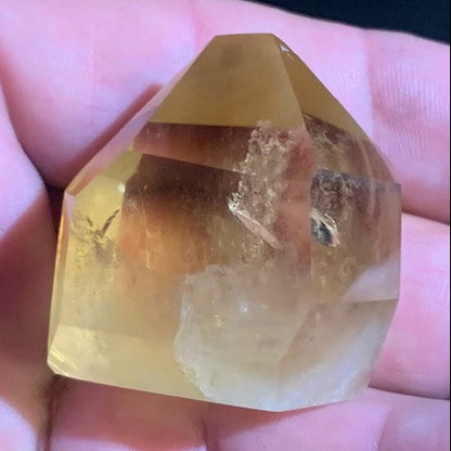 Citrine - Pointe/ Laser - 37 x 35 x 24 mm - 40,9 gr.