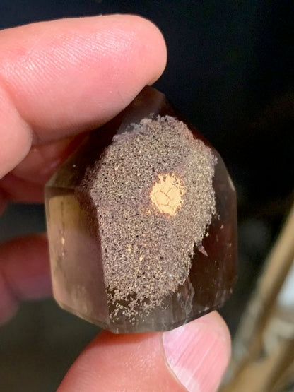 Cristal de roche fumé/ Quartz fumé, tête de pointe - 36 x 33 x 26 mm - 41,4 gr.