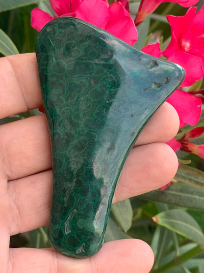 Malachite, spécimen de 95mm x 57 x 12 - 93 grammes . Parfait pour une collection, exposition, décoration !