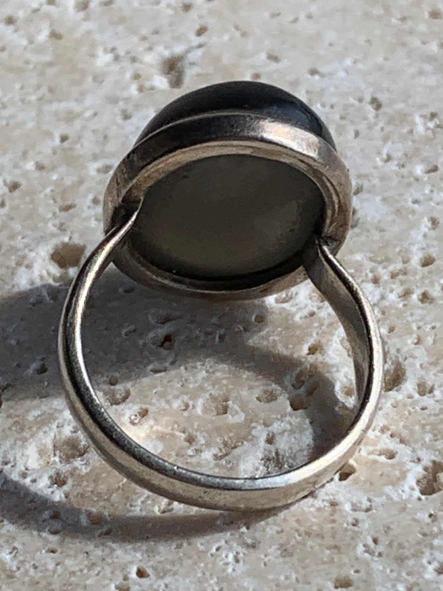 Superbe bague en Pierre de lune grise d'Inde, montée Argent 0.925, taille 56. Superbe pierre au reflets brillants !