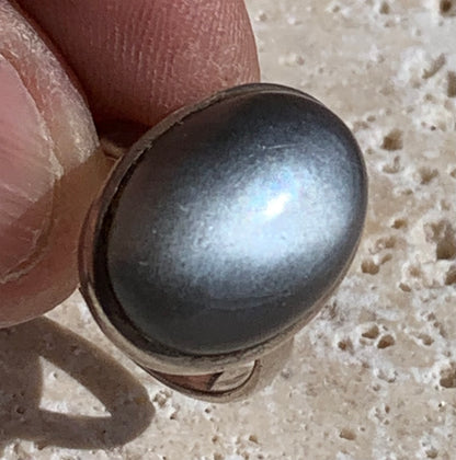 Superbe bague en Pierre de lune grise d'Inde, montée Argent 0.925, taille 56. Superbe pierre au reflets brillants !