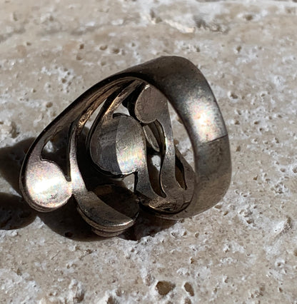 Élégante bague avec 5 pierres semi-précieuses montée Argent 0.925. Taille 54 Fr. Superbes petits cabochons ronds, très belle réalisation !