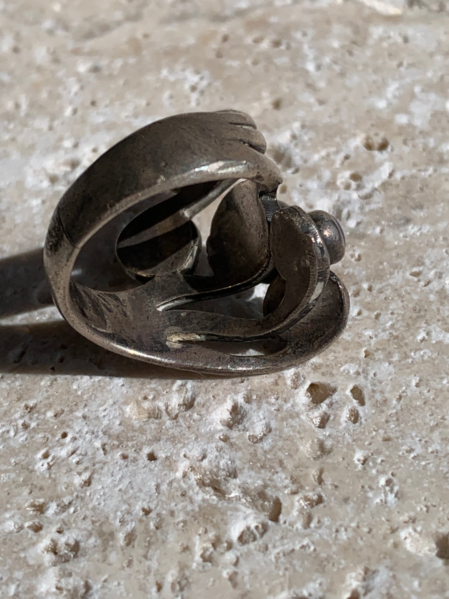 Élégante bague avec 5 pierres semi-précieuses montée Argent 0.925. Taille 54 Fr. Superbes petits cabochons ronds, très belle réalisation !