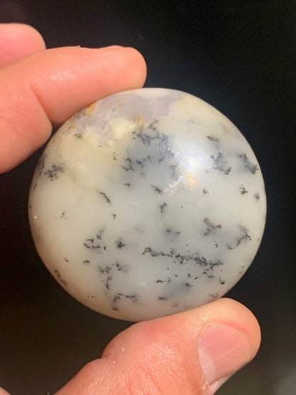 Agate dentritique ou dentrique - Galet de taille L : 52 x 26 millimètres - 86,7 grammes