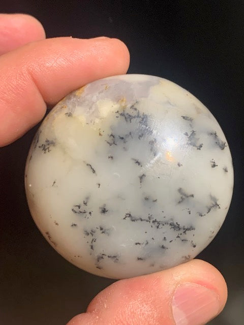 Agate dentritique ou dentrique - Galet de taille L : 52 x 26 millimètres - 86,7 grammes