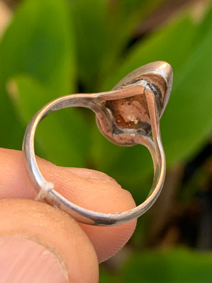 Très jolie bague en Larimar, montée Argent 0.925. Superbe pierre au bleu qui rappelle l'océan ! Très belle réalisation ! Taille 56 Fr