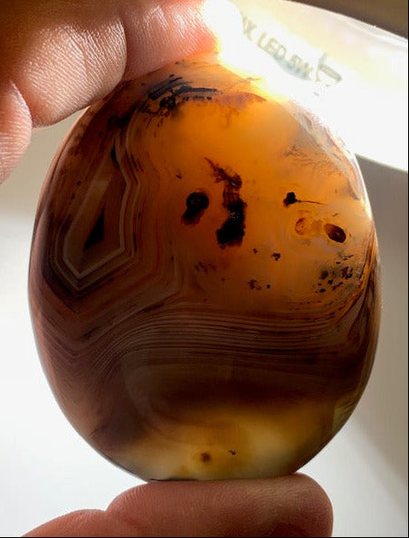 Agate Rubanée - Galet de taille L : 65 x 53 x 28 millimètres - 136 grammes