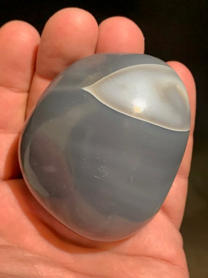 Agate enhydre ou Agate à eau - Galet de taille L - 60 x 56 x 39 millimètres - 216 grammes
