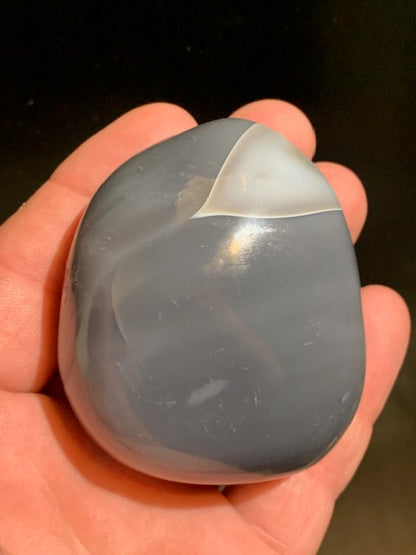 Agate enhydre ou Agate à eau - Galet de taille L - 60 x 56 x 39 millimètres - 216 grammes