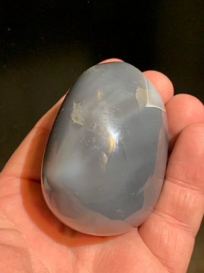 Agate enhydre ou Agate à eau - Galet de taille L - 60 x 56 x 39 millimètres - 216 grammes