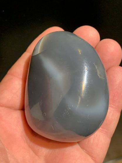 Agate enhydre ou Agate à eau - Galet de taille L - 60 x 56 x 39 millimètres - 216 grammes