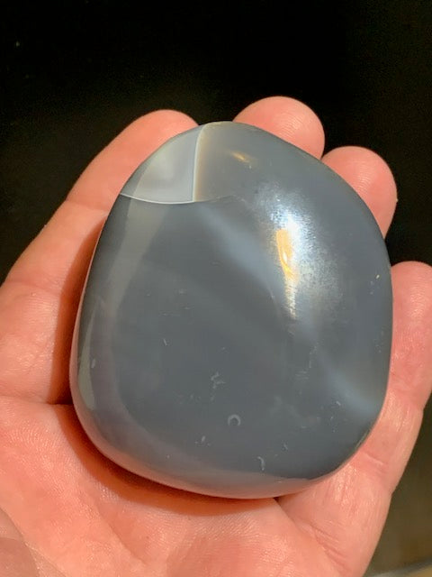 Agate enhydre ou Agate à eau - Galet de taille L - 60 x 56 x 39 millimètres - 216 grammes