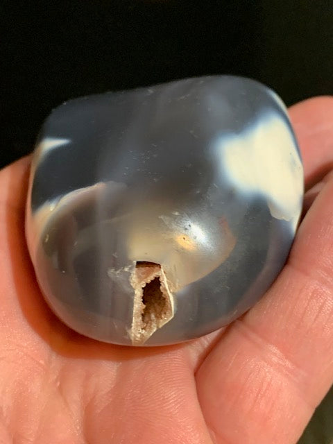 Agate enhydre ou Agate à eau - Galet de taille L - 70 x 57 x 31 millimètres - 191 grammes