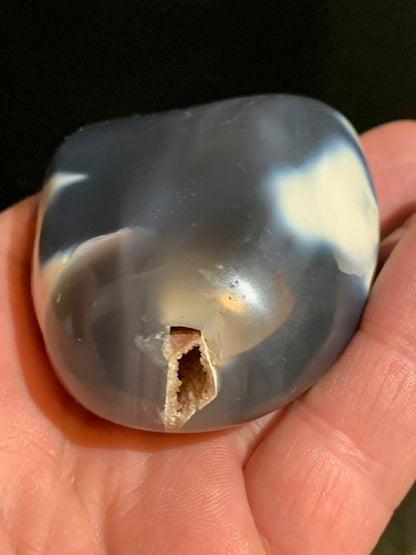 Agate enhydre ou Agate à eau - Galet de taille L - 70 x 57 x 31 millimètres - 191 grammes