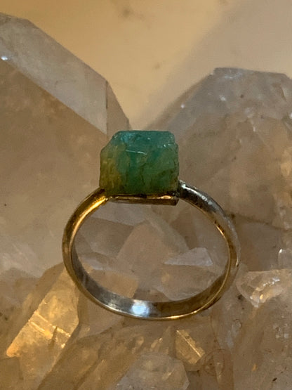 Bague en émeraude en Argent 0.925, taille 56 Fr. Pierre brute en provenance de Colombie, les plus belles du monde !